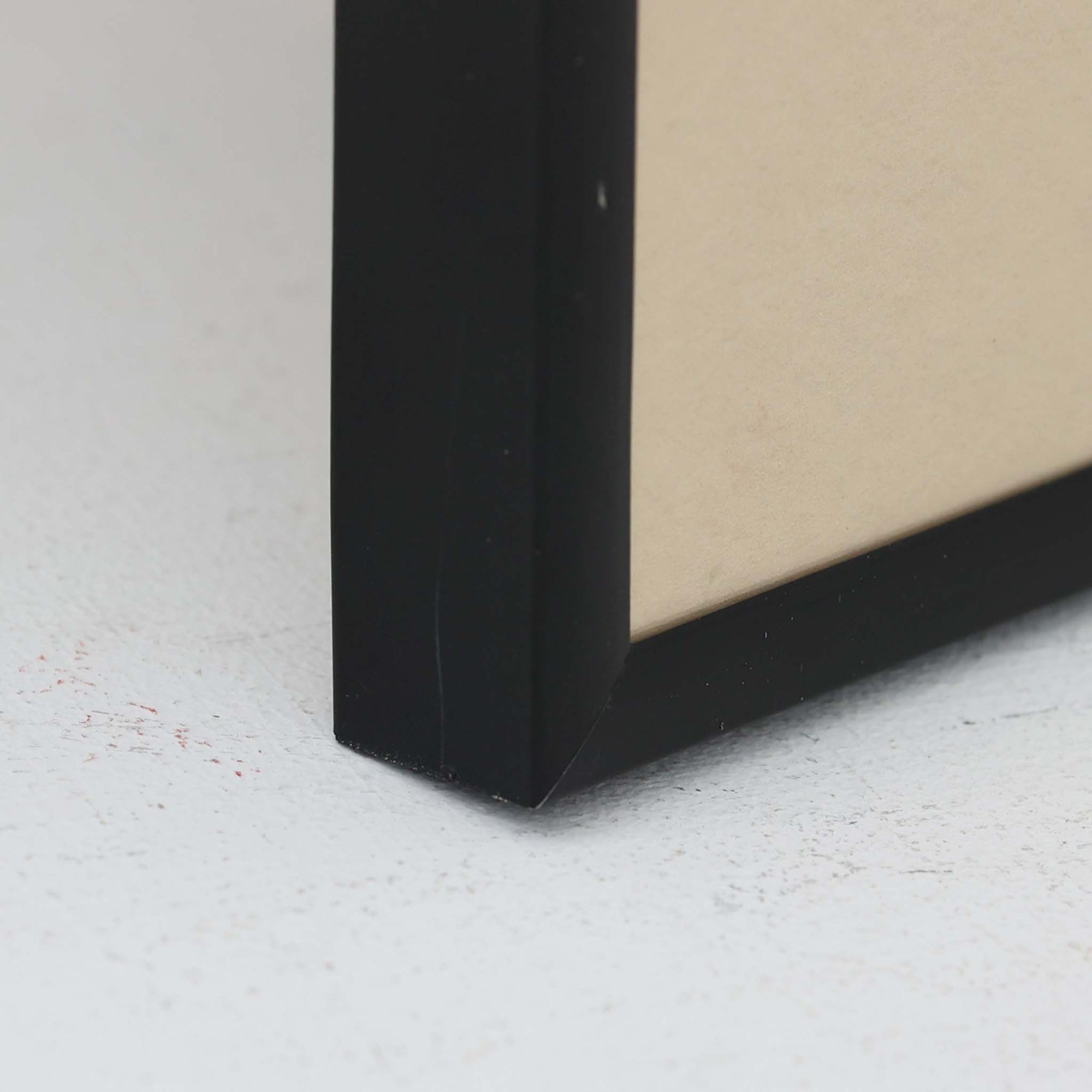 The Poster Club（ポスタークラブ）は、デンマーク・コペンハーゲンを拠点とするオンラインショップで、北欧デザインの高品質なポスターやアートプリントを専門に取り扱っています。新進気鋭の若手アーティストから世界的に活躍する作家まで、多彩なラインナップが魅力。北欧のライフスタイル、ファッション、インテリアデザインのトレンドを取り入れたミニマルで洗練された作品は、シンプルで上質な空間に自然と溶け込みます。ナチュラルインテリアや韓国風の部屋づくり、和モダンテイストにも調和し、アートを取り入れた暮らしを提案。世界中のインテリア雑誌やデザインメディアにも多数掲載されており、感度の高いユーザーからも厚い信頼を集めています。The Poster Clubは、アートプリントを通して日常に美とインスピレーションを届ける、北欧インテリア好きにおすすめのブランドです。