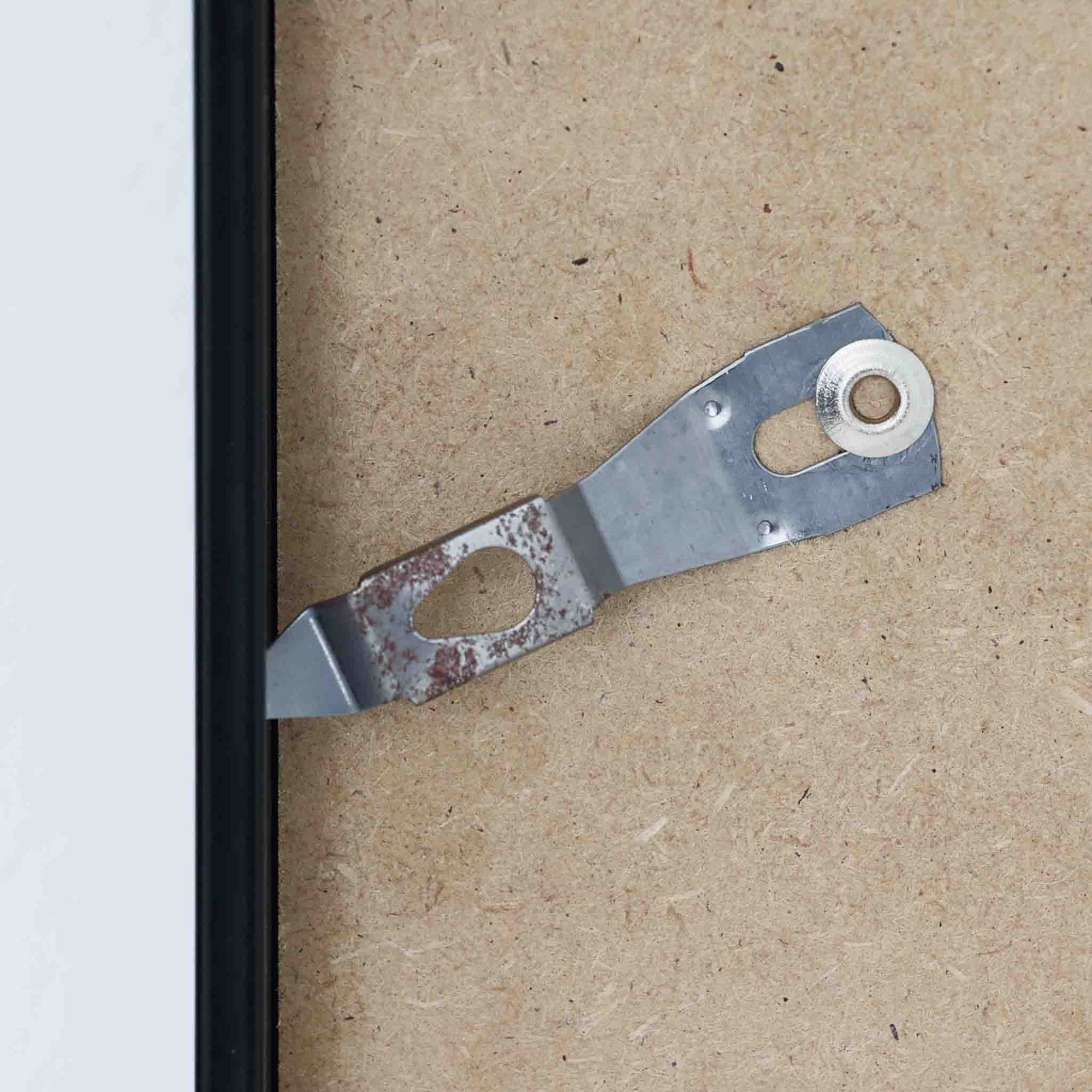 The Poster Club（ポスタークラブ）は、デンマーク・コペンハーゲンを拠点とするオンラインショップで、北欧デザインの高品質なポスターやアートプリントを専門に取り扱っています。新進気鋭の若手アーティストから世界的に活躍する作家まで、多彩なラインナップが魅力。北欧のライフスタイル、ファッション、インテリアデザインのトレンドを取り入れたミニマルで洗練された作品は、シンプルで上質な空間に自然と溶け込みます。ナチュラルインテリアや韓国風の部屋づくり、和モダンテイストにも調和し、アートを取り入れた暮らしを提案。世界中のインテリア雑誌やデザインメディアにも多数掲載されており、感度の高いユーザーからも厚い信頼を集めています。The Poster Clubは、アートプリントを通して日常に美とインスピレーションを届ける、北欧インテリア好きにおすすめのブランドです。