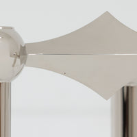 Stoff（ストッフ）は、デンマーク発のデザインブランドで、1960年代の名作「Stoff Nagel（ストッフ・ナゲル）」キャンドルホルダーの復刻から始まりました。建築家Werner Stoff（ヴェルナー・ストッフ）と、ドイツのHans Nagel（ハンス・ナゲル）によって生み出されたこのモジュール式キャンドルホルダーは、彫刻のような幾何学美と、自由な組み合わせによる創造性を兼ね備えたインテリアアートです。現在のStoffは、オリジナルの精神を受け継ぎながら、現代のライフスタイルに合う素材や仕上げを追加し、キャンドルホルダーだけでなくフラワーベースやボウル、ウォールハンガーなど洗練されたアイテムを展開。ミッドセンチュリーや北欧インテリアに調和し、空間に立体感と静謐な存在感を与えます。構築と装飾の境界を超えたStoffの作品は、機能性と造形美が共存する稀有なプロダクトです。