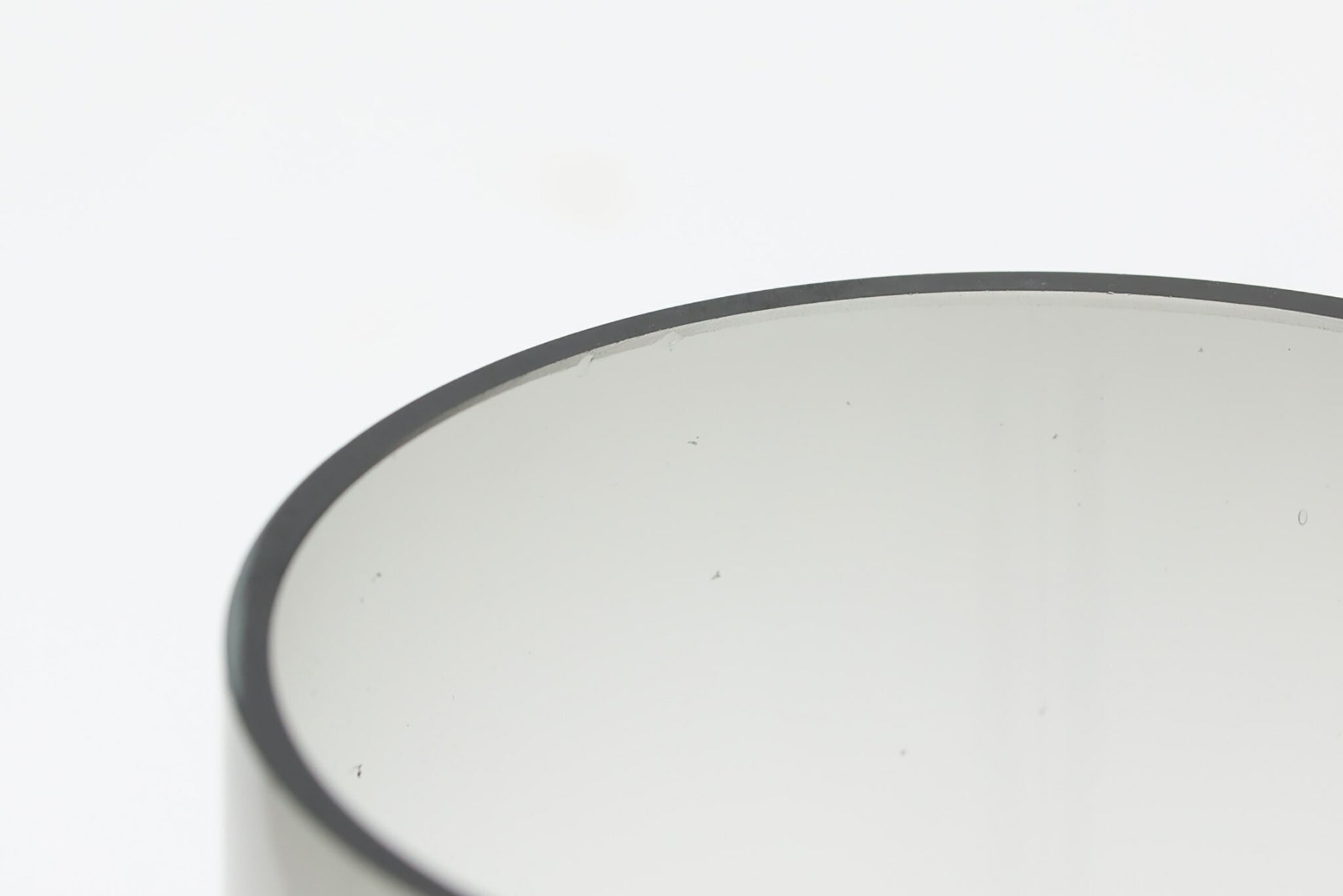 AYTMはGran Living ApSから派生したブランドです。Gran Livingは2004年にPerとKathrine Gran Hartvigsenによって設立されました。Gran Livingは主に北欧諸国の高級チェーン向けに製品を提供しており、デザインはもちろん、品質の細部にも最大限の注意を払って設計され、開発されています。