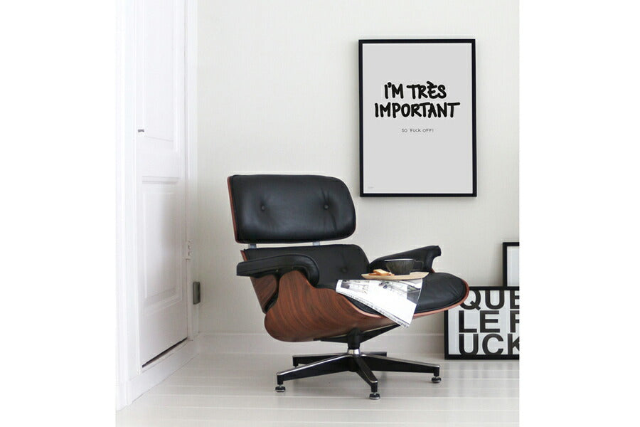 My Deer Art Shopは、「日常に、ほんの少しの物語を。」をコンセプトに、アートの持つ癒しと温もりを暮らしに届けるブランドです。愛らしい動物たちや幻想的な風景、心に残る言葉をモチーフに、イラストレーションやアートポスター、雑貨を展開。特に“鹿（Deer）”をブランドの象徴とし、静かで優しい世界観を大切にしています。ブランドの始まりは、自然と動物、そして小さな物語を描き続けてきたひとりのイラストレーターのアトリエでした。自身の描く作品が、見る人の心をそっと癒し、時には励ましになることを知り、2020年にMy Deer Art Shopとしてオンラインショップを立ち上げました。手に取った人が、作品に込められた物語やぬくもりを感じられるよう、一点一点に心を込めて制作しています。