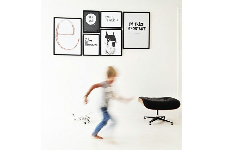 My Deer Art Shopは、「日常に、ほんの少しの物語を。」をコンセプトに、アートの持つ癒しと温もりを暮らしに届けるブランドです。愛らしい動物たちや幻想的な風景、心に残る言葉をモチーフに、イラストレーションやアートポスター、雑貨を展開。特に“鹿（Deer）”をブランドの象徴とし、静かで優しい世界観を大切にしています。ブランドの始まりは、自然と動物、そして小さな物語を描き続けてきたひとりのイラストレーターのアトリエでした。自身の描く作品が、見る人の心をそっと癒し、時には励ましになることを知り、2020年にMy Deer Art Shopとしてオンラインショップを立ち上げました。手に取った人が、作品に込められた物語やぬくもりを感じられるよう、一点一点に心を込めて制作しています。