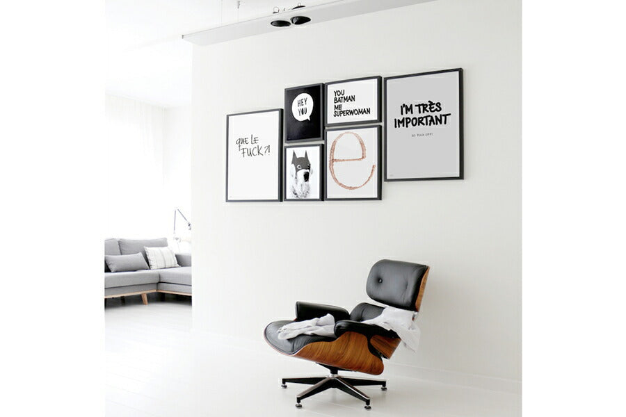 My Deer Art Shopは、「日常に、ほんの少しの物語を。」をコンセプトに、アートの持つ癒しと温もりを暮らしに届けるブランドです。愛らしい動物たちや幻想的な風景、心に残る言葉をモチーフに、イラストレーションやアートポスター、雑貨を展開。特に“鹿（Deer）”をブランドの象徴とし、静かで優しい世界観を大切にしています。ブランドの始まりは、自然と動物、そして小さな物語を描き続けてきたひとりのイラストレーターのアトリエでした。自身の描く作品が、見る人の心をそっと癒し、時には励ましになることを知り、2020年にMy Deer Art Shopとしてオンラインショップを立ち上げました。手に取った人が、作品に込められた物語やぬくもりを感じられるよう、一点一点に心を込めて制作しています。