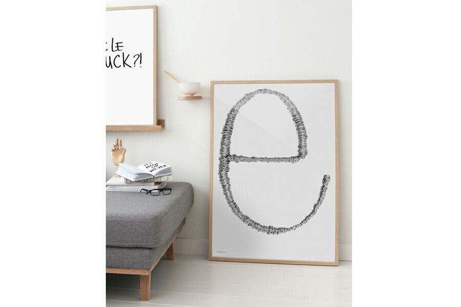 My Deer Art Shopは、「日常に、ほんの少しの物語を。」をコンセプトに、アートの持つ癒しと温もりを暮らしに届けるブランドです。愛らしい動物たちや幻想的な風景、心に残る言葉をモチーフに、イラストレーションやアートポスター、雑貨を展開。特に“鹿（Deer）”をブランドの象徴とし、静かで優しい世界観を大切にしています。ブランドの始まりは、自然と動物、そして小さな物語を描き続けてきたひとりのイラストレーターのアトリエでした。自身の描く作品が、見る人の心をそっと癒し、時には励ましになることを知り、2020年にMy Deer Art Shopとしてオンラインショップを立ち上げました。手に取った人が、作品に込められた物語やぬくもりを感じられるよう、一点一点に心を込めて制作しています。