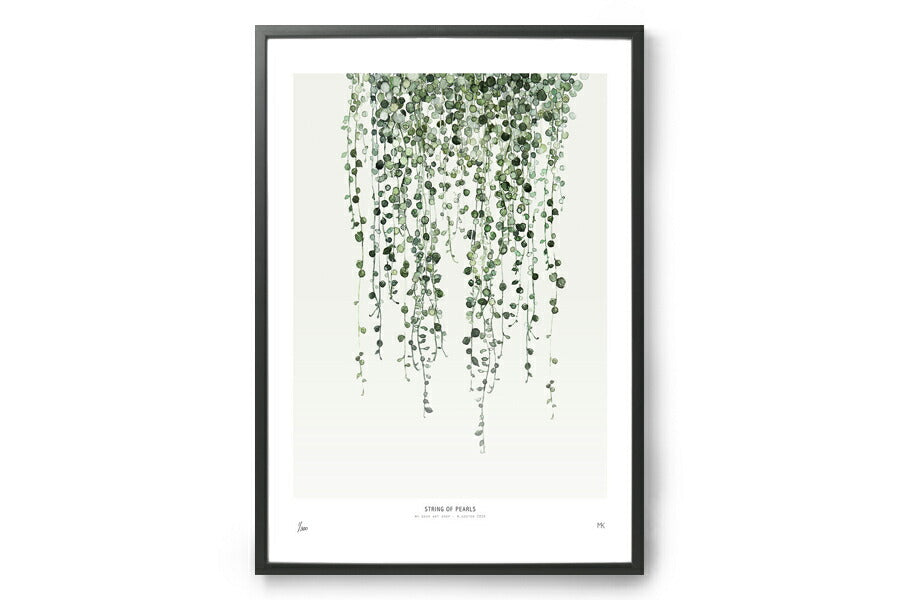 My Deer Art Shopは、「日常に、ほんの少しの物語を。」をコンセプトに、アートの持つ癒しと温もりを暮らしに届けるブランドです。愛らしい動物たちや幻想的な風景、心に残る言葉をモチーフに、イラストレーションやアートポスター、雑貨を展開。特に“鹿（Deer）”をブランドの象徴とし、静かで優しい世界観を大切にしています。ブランドの始まりは、自然と動物、そして小さな物語を描き続けてきたひとりのイラストレーターのアトリエでした。自身の描く作品が、見る人の心をそっと癒し、時には励ましになることを知り、2020年にMy Deer Art Shopとしてオンラインショップを立ち上げました。手に取った人が、作品に込められた物語やぬくもりを感じられるよう、一点一点に心を込めて制作しています。