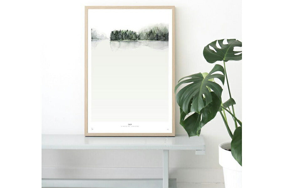 My Deer Art Shopは、「日常に、ほんの少しの物語を。」をコンセプトに、アートの持つ癒しと温もりを暮らしに届けるブランドです。愛らしい動物たちや幻想的な風景、心に残る言葉をモチーフに、イラストレーションやアートポスター、雑貨を展開。特に“鹿（Deer）”をブランドの象徴とし、静かで優しい世界観を大切にしています。ブランドの始まりは、自然と動物、そして小さな物語を描き続けてきたひとりのイラストレーターのアトリエでした。自身の描く作品が、見る人の心をそっと癒し、時には励ましになることを知り、2020年にMy Deer Art Shopとしてオンラインショップを立ち上げました。手に取った人が、作品に込められた物語やぬくもりを感じられるよう、一点一点に心を込めて制作しています。