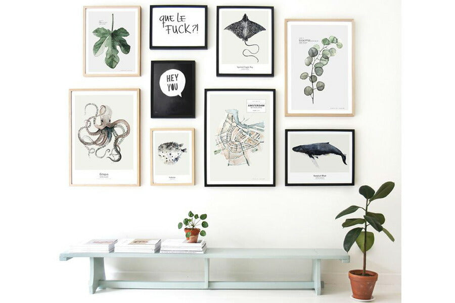 My Deer Art Shopは、「日常に、ほんの少しの物語を。」をコンセプトに、アートの持つ癒しと温もりを暮らしに届けるブランドです。愛らしい動物たちや幻想的な風景、心に残る言葉をモチーフに、イラストレーションやアートポスター、雑貨を展開。特に“鹿（Deer）”をブランドの象徴とし、静かで優しい世界観を大切にしています。ブランドの始まりは、自然と動物、そして小さな物語を描き続けてきたひとりのイラストレーターのアトリエでした。自身の描く作品が、見る人の心をそっと癒し、時には励ましになることを知り、2020年にMy Deer Art Shopとしてオンラインショップを立ち上げました。手に取った人が、作品に込められた物語やぬくもりを感じられるよう、一点一点に心を込めて制作しています。