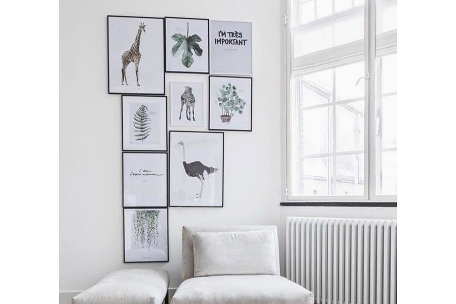 My Deer Art Shopは、「日常に、ほんの少しの物語を。」をコンセプトに、アートの持つ癒しと温もりを暮らしに届けるブランドです。愛らしい動物たちや幻想的な風景、心に残る言葉をモチーフに、イラストレーションやアートポスター、雑貨を展開。特に“鹿（Deer）”をブランドの象徴とし、静かで優しい世界観を大切にしています。ブランドの始まりは、自然と動物、そして小さな物語を描き続けてきたひとりのイラストレーターのアトリエでした。自身の描く作品が、見る人の心をそっと癒し、時には励ましになることを知り、2020年にMy Deer Art Shopとしてオンラインショップを立ち上げました。手に取った人が、作品に込められた物語やぬくもりを感じられるよう、一点一点に心を込めて制作しています。