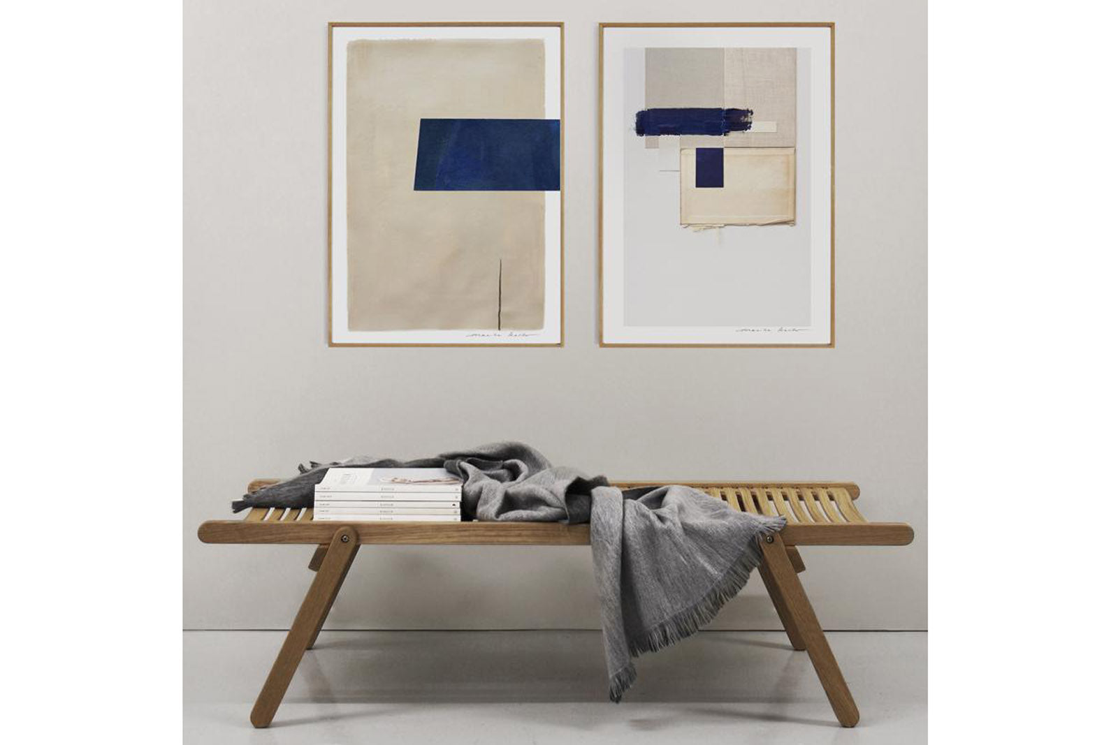 My Deer Art Shopは、「日常に、ほんの少しの物語を。」をコンセプトに、アートの持つ癒しと温もりを暮らしに届けるブランドです。愛らしい動物たちや幻想的な風景、心に残る言葉をモチーフに、イラストレーションやアートポスター、雑貨を展開。特に“鹿（Deer）”をブランドの象徴とし、静かで優しい世界観を大切にしています。ブランドの始まりは、自然と動物、そして小さな物語を描き続けてきたひとりのイラストレーターのアトリエでした。自身の描く作品が、見る人の心をそっと癒し、時には励ましになることを知り、2020年にMy Deer Art Shopとしてオンラインショップを立ち上げました。手に取った人が、作品に込められた物語やぬくもりを感じられるよう、一点一点に心を込めて制作しています。