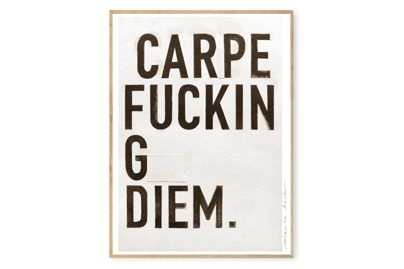 My Deer Art Shopは、「日常に、ほんの少しの物語を。」をコンセプトに、アートの持つ癒しと温もりを暮らしに届けるブランドです。愛らしい動物たちや幻想的な風景、心に残る言葉をモチーフに、イラストレーションやアートポスター、雑貨を展開。特に“鹿（Deer）”をブランドの象徴とし、静かで優しい世界観を大切にしています。ブランドの始まりは、自然と動物、そして小さな物語を描き続けてきたひとりのイラストレーターのアトリエでした。自身の描く作品が、見る人の心をそっと癒し、時には励ましになることを知り、2020年にMy Deer Art Shopとしてオンラインショップを立ち上げました。手に取った人が、作品に込められた物語やぬくもりを感じられるよう、一点一点に心を込めて制作しています。