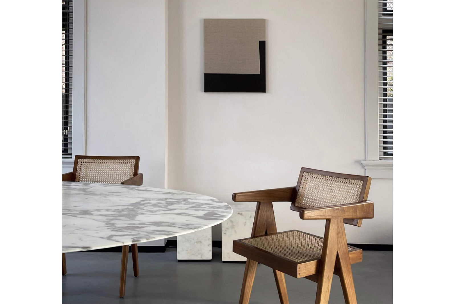 My Deer Art Shopは、「日常に、ほんの少しの物語を。」をコンセプトに、アートの持つ癒しと温もりを暮らしに届けるブランドです。愛らしい動物たちや幻想的な風景、心に残る言葉をモチーフに、イラストレーションやアートポスター、雑貨を展開。特に“鹿（Deer）”をブランドの象徴とし、静かで優しい世界観を大切にしています。ブランドの始まりは、自然と動物、そして小さな物語を描き続けてきたひとりのイラストレーターのアトリエでした。自身の描く作品が、見る人の心をそっと癒し、時には励ましになることを知り、2020年にMy Deer Art Shopとしてオンラインショップを立ち上げました。手に取った人が、作品に込められた物語やぬくもりを感じられるよう、一点一点に心を込めて制作しています。