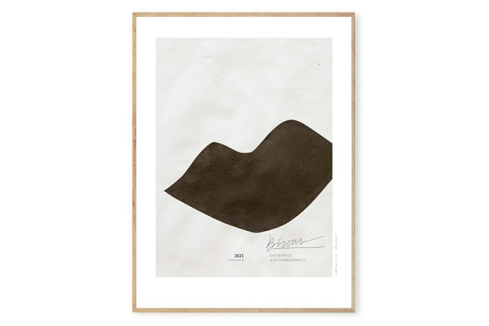 My Deer Art Shopは、「日常に、ほんの少しの物語を。」をコンセプトに、アートの持つ癒しと温もりを暮らしに届けるブランドです。愛らしい動物たちや幻想的な風景、心に残る言葉をモチーフに、イラストレーションやアートポスター、雑貨を展開。特に“鹿（Deer）”をブランドの象徴とし、静かで優しい世界観を大切にしています。ブランドの始まりは、自然と動物、そして小さな物語を描き続けてきたひとりのイラストレーターのアトリエでした。自身の描く作品が、見る人の心をそっと癒し、時には励ましになることを知り、2020年にMy Deer Art Shopとしてオンラインショップを立ち上げました。手に取った人が、作品に込められた物語やぬくもりを感じられるよう、一点一点に心を込めて制作しています。