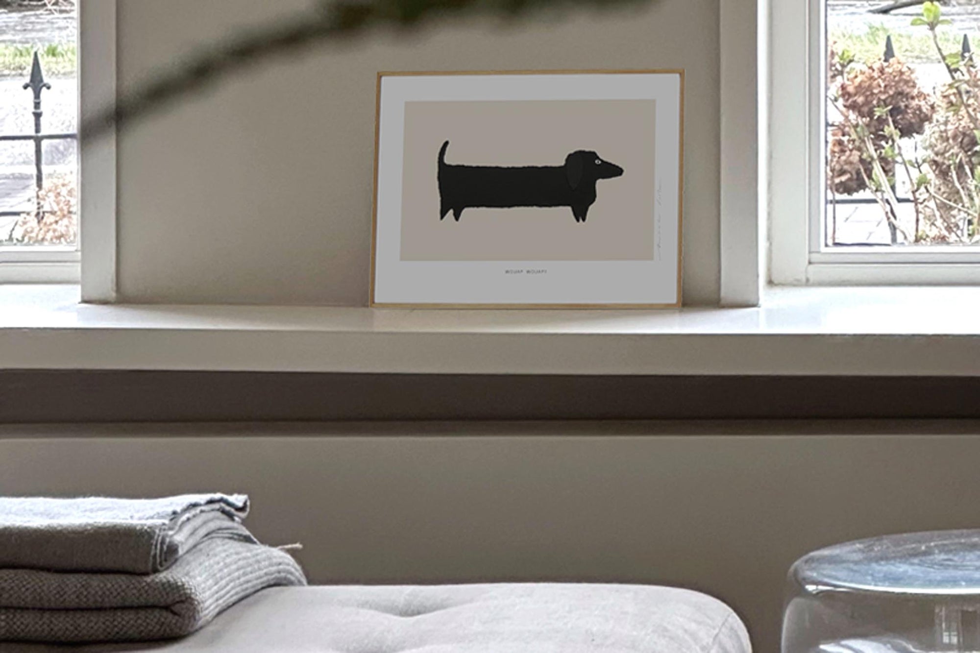 My Deer Art Shopは、「日常に、ほんの少しの物語を。」をコンセプトに、アートの持つ癒しと温もりを暮らしに届けるブランドです。愛らしい動物たちや幻想的な風景、心に残る言葉をモチーフに、イラストレーションやアートポスター、雑貨を展開。特に“鹿（Deer）”をブランドの象徴とし、静かで優しい世界観を大切にしています。ブランドの始まりは、自然と動物、そして小さな物語を描き続けてきたひとりのイラストレーターのアトリエでした。自身の描く作品が、見る人の心をそっと癒し、時には励ましになることを知り、2020年にMy Deer Art Shopとしてオンラインショップを立ち上げました。手に取った人が、作品に込められた物語やぬくもりを感じられるよう、一点一点に心を込めて制作しています。