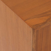 シンプルでスタンダードなサイドボードです。装飾や特殊な加工などを省きスタンダードなデザインに仕上げました。少し低めでコンパクトなこのサイドボードは少し小さめのテレビボードとしてやリビングの収納コーナーとしてなど少し収納がほしい場所などに役に立ちます。材質はチーク材天然木、シンプルながらも高品質な印象を感じることができます。