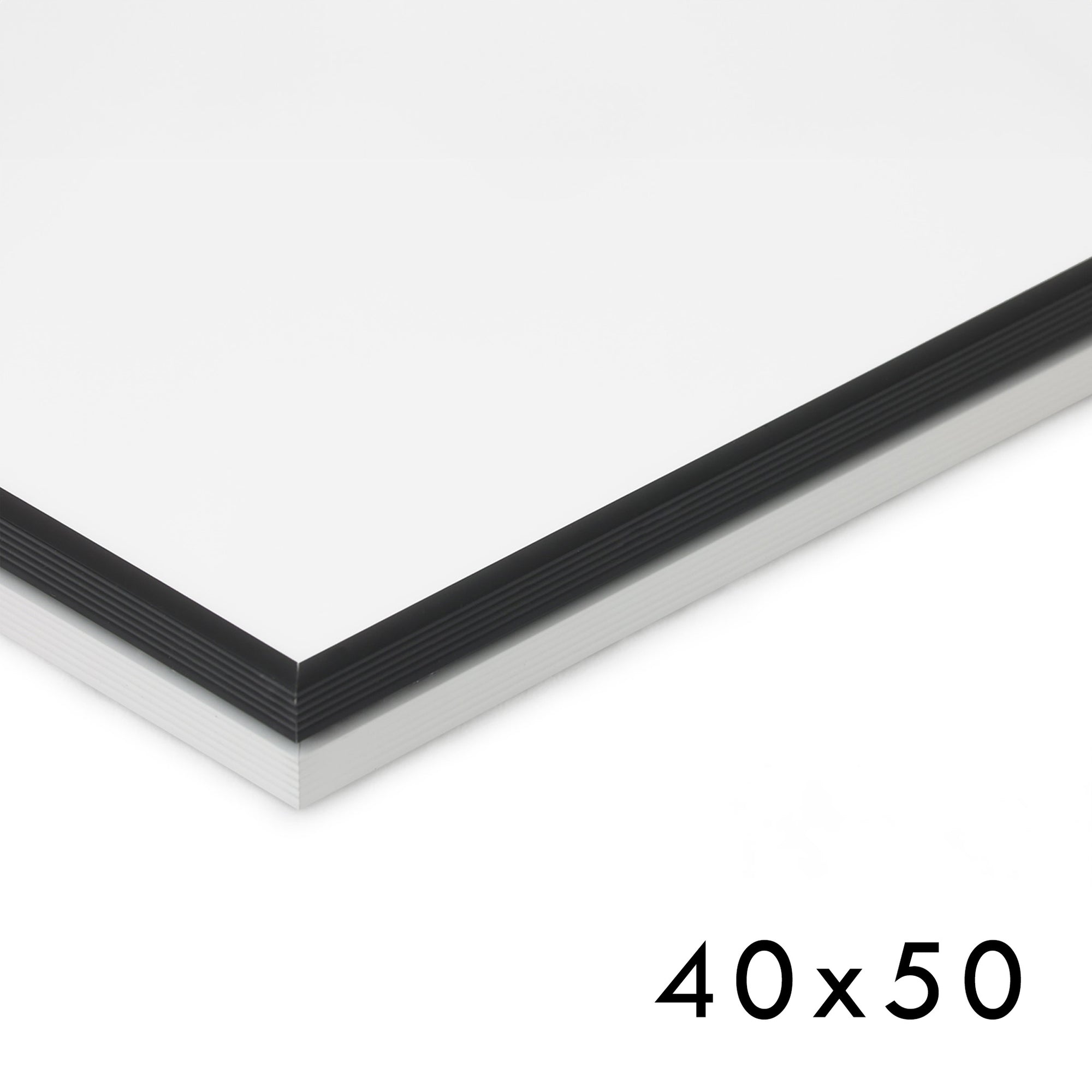 シンプルでシャープなスタイリング。軽くて丈夫なアルミフレームです。プラスチックのロックパーツで簡単に開閉可能。ポスター・写真・POPなど使用に合わせて幅広いサイズから選べます。厚み調整材が入っており、取り外す事により2mmマット紙も入り最大3mmまで対応。