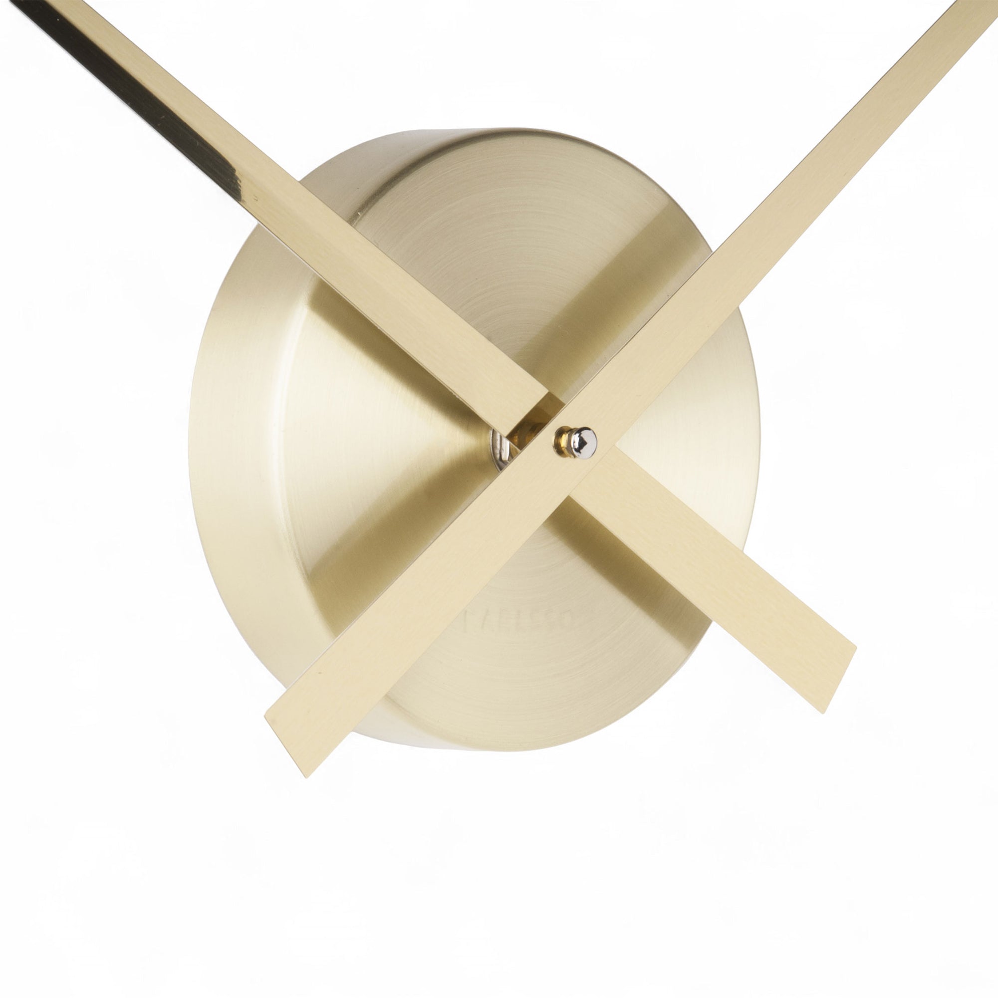 Karlsson（カールソン）は、オランダ発のデザインクロックブランドです。世界中のインテリアファンに愛されるその魅力は、洗練されたミニマルデザインとユニークな個性の融合にあります。シンプルでありながら存在感のあるデザインは、モダンな空間にも北欧風のインテリアにも自然に調和し、リビング、オフィス、カフェなど多様なシーンで活躍します。「時間を美しく飾る」をコンセプトに、Karlssonは毎年新たなデザイナーとのコラボレーションを通じて革新的なコレクションを展開。インテリア時計のトレンドをリードし続けています。高品質な素材と正確なクオーツムーブメントを採用し、見た目だけでなく実用性も兼ね備えたKarlssonの壁掛け時計・置き時計は、贈り物にも最適です。北欧インテリア、デザイン時計、おしゃれな壁掛け時計をお探しの方におすすめのブランドです。