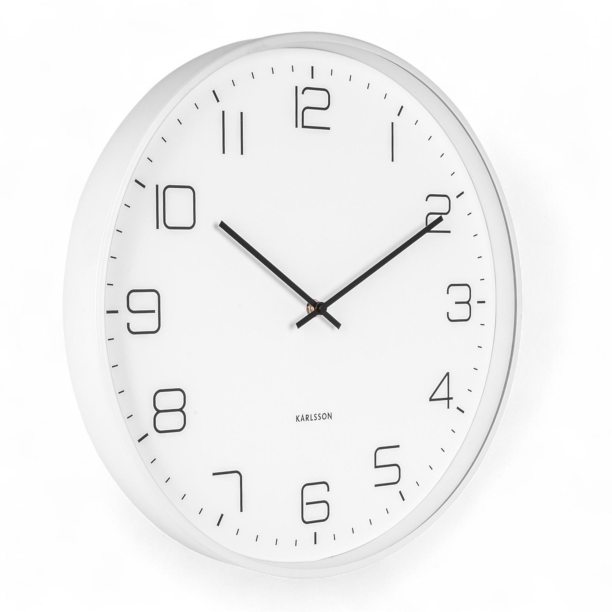 Karlsson（カールソン）は、オランダ発のデザインクロックブランドです。世界中のインテリアファンに愛されるその魅力は、洗練されたミニマルデザインとユニークな個性の融合にあります。シンプルでありながら存在感のあるデザインは、モダンな空間にも北欧風のインテリアにも自然に調和し、リビング、オフィス、カフェなど多様なシーンで活躍します。「時間を美しく飾る」をコンセプトに、Karlssonは毎年新たなデザイナーとのコラボレーションを通じて革新的なコレクションを展開。インテリア時計のトレンドをリードし続けています。高品質な素材と正確なクオーツムーブメントを採用し、見た目だけでなく実用性も兼ね備えたKarlssonの壁掛け時計・置き時計は、贈り物にも最適です。北欧インテリア、デザイン時計、おしゃれな壁掛け時計をお探しの方におすすめのブランドです。