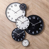 Karlsson（カールソン）は、オランダ発のデザインクロックブランドです。世界中のインテリアファンに愛されるその魅力は、洗練されたミニマルデザインとユニークな個性の融合にあります。シンプルでありながら存在感のあるデザインは、モダンな空間にも北欧風のインテリアにも自然に調和し、リビング、オフィス、カフェなど多様なシーンで活躍します。「時間を美しく飾る」をコンセプトに、Karlssonは毎年新たなデザイナーとのコラボレーションを通じて革新的なコレクションを展開。インテリア時計のトレンドをリードし続けています。高品質な素材と正確なクオーツムーブメントを採用し、見た目だけでなく実用性も兼ね備えたKarlssonの壁掛け時計・置き時計は、贈り物にも最適です。北欧インテリア、デザイン時計、おしゃれな壁掛け時計をお探しの方におすすめのブランドです。