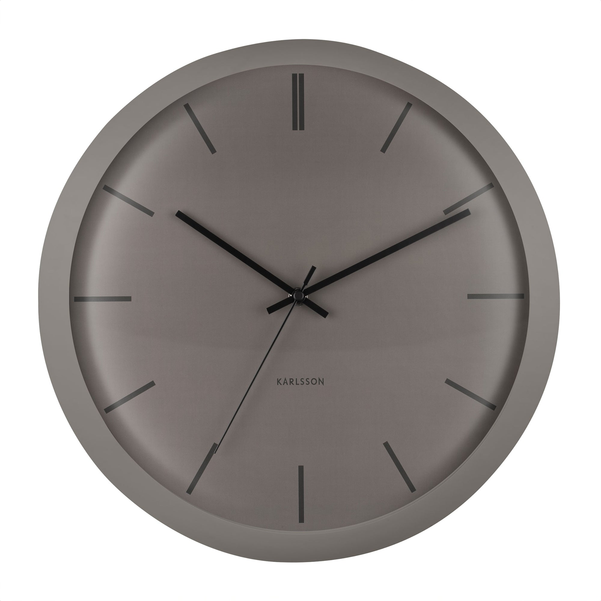 Karlsson（カールソン）は、オランダ発のデザインクロックブランドです。世界中のインテリアファンに愛されるその魅力は、洗練されたミニマルデザインとユニークな個性の融合にあります。シンプルでありながら存在感のあるデザインは、モダンな空間にも北欧風のインテリアにも自然に調和し、リビング、オフィス、カフェなど多様なシーンで活躍します。「時間を美しく飾る」をコンセプトに、Karlssonは毎年新たなデザイナーとのコラボレーションを通じて革新的なコレクションを展開。インテリア時計のトレンドをリードし続けています。高品質な素材と正確なクオーツムーブメントを採用し、見た目だけでなく実用性も兼ね備えたKarlssonの壁掛け時計・置き時計は、贈り物にも最適です。北欧インテリア、デザイン時計、おしゃれな壁掛け時計をお探しの方におすすめのブランドです。