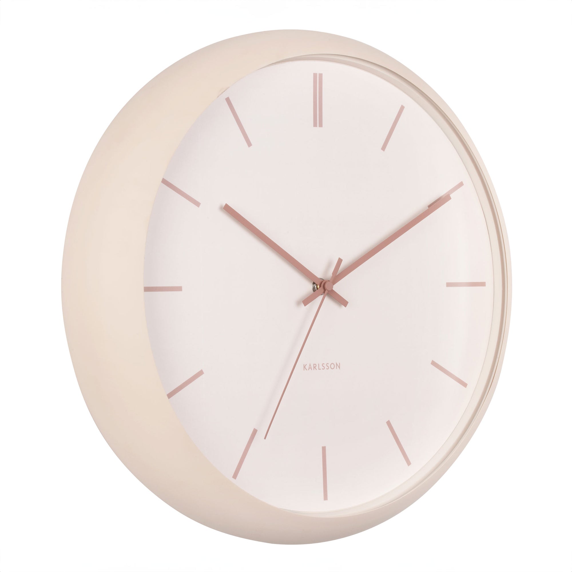 KARLSSONは鉄道の駅や公共の施設で使用されている事で有名なオランダの時計ブランドです。シンプルなものからユニークなものまで多くのデザインは国内外のデザイナーを含むデザインチームによって生み出されており、その美しい製品は世界中で販売されています。