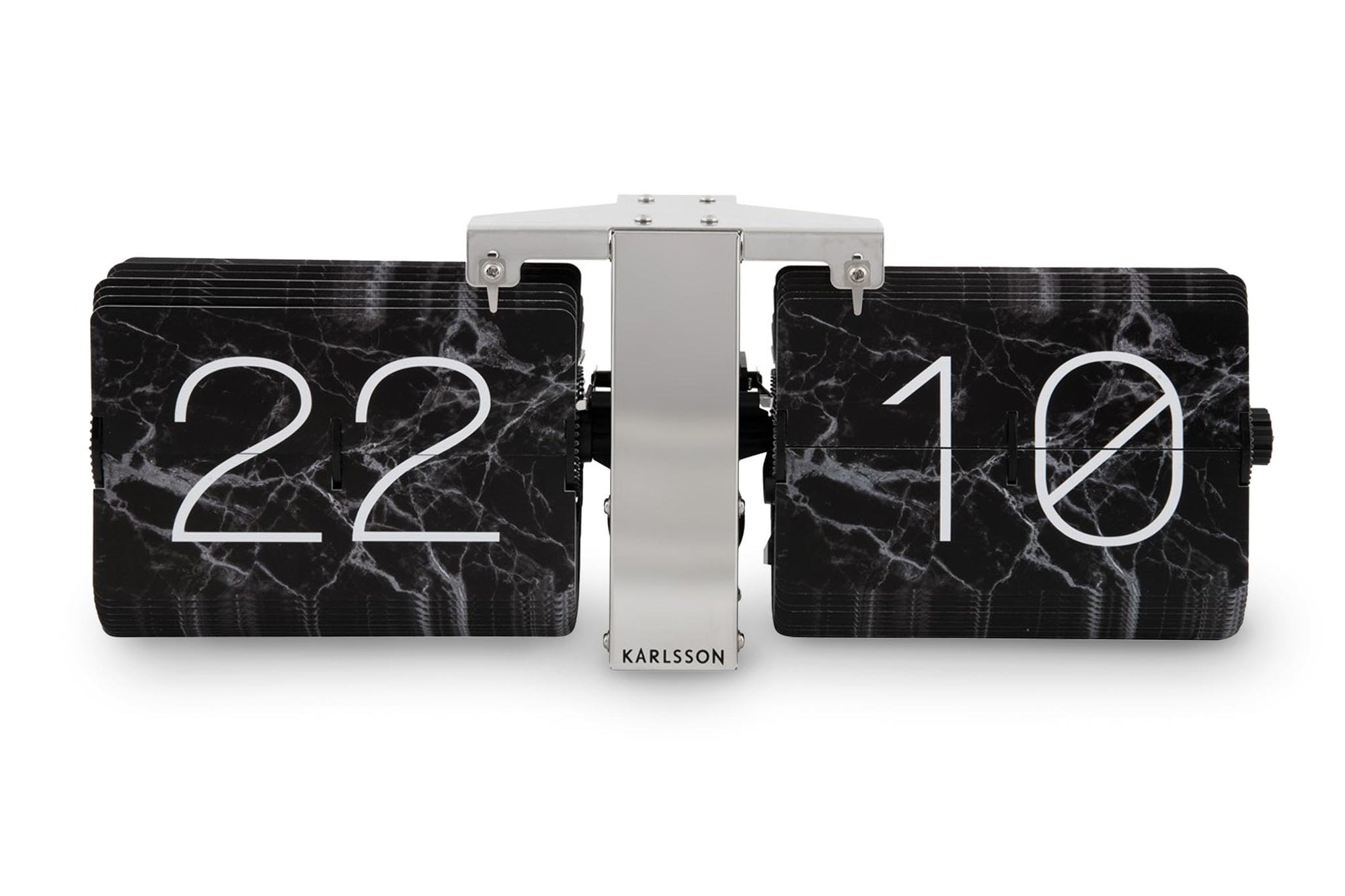 Karlsson（カールソン）は、オランダ発のデザインクロックブランドです。世界中のインテリアファンに愛されるその魅力は、洗練されたミニマルデザインとユニークな個性の融合にあります。シンプルでありながら存在感のあるデザインは、モダンな空間にも北欧風のインテリアにも自然に調和し、リビング、オフィス、カフェなど多様なシーンで活躍します。「時間を美しく飾る」をコンセプトに、Karlssonは毎年新たなデザイナーとのコラボレーションを通じて革新的なコレクションを展開。インテリア時計のトレンドをリードし続けています。高品質な素材と正確なクオーツムーブメントを採用し、見た目だけでなく実用性も兼ね備えたKarlssonの壁掛け時計・置き時計は、贈り物にも最適です。北欧インテリア、デザイン時計、おしゃれな壁掛け時計をお探しの方におすすめのブランドです。