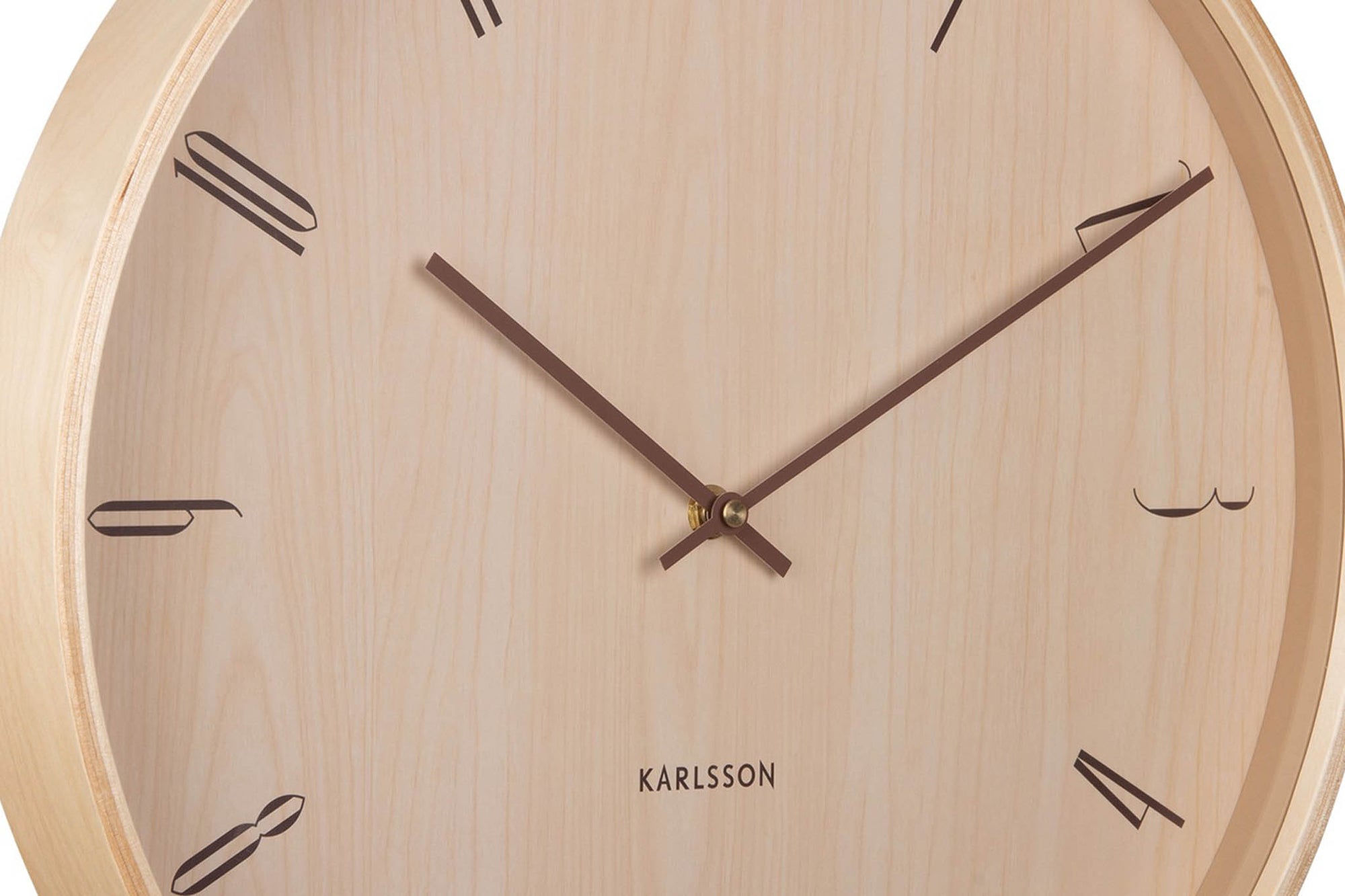 Karlsson（カールソン）は、オランダ発のデザインクロックブランドです。世界中のインテリアファンに愛されるその魅力は、洗練されたミニマルデザインとユニークな個性の融合にあります。シンプルでありながら存在感のあるデザインは、モダンな空間にも北欧風のインテリアにも自然に調和し、リビング、オフィス、カフェなど多様なシーンで活躍します。「時間を美しく飾る」をコンセプトに、Karlssonは毎年新たなデザイナーとのコラボレーションを通じて革新的なコレクションを展開。インテリア時計のトレンドをリードし続けています。高品質な素材と正確なクオーツムーブメントを採用し、見た目だけでなく実用性も兼ね備えたKarlssonの壁掛け時計・置き時計は、贈り物にも最適です。北欧インテリア、デザイン時計、おしゃれな壁掛け時計をお探しの方におすすめのブランドです。