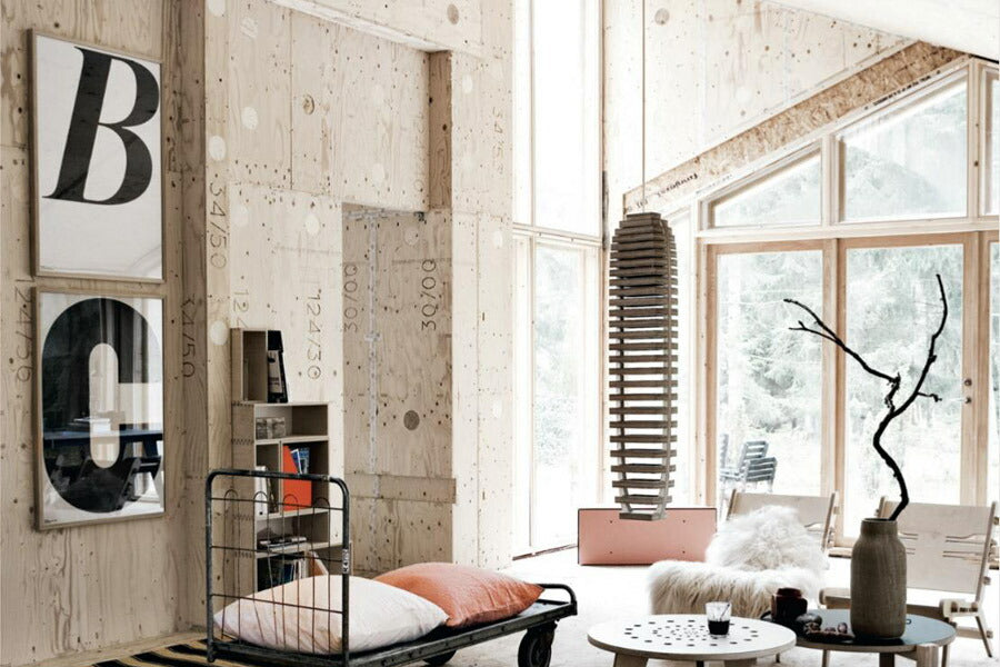 PLAYTYPEはデンマークにあるデザイン会社e-Typesによって設立された世界初の『フォント専門ブランド』。それはただのフォントではありません。歴史やコンテキストが感じられるフォントです。例えば、Berlingskeシリーズのポスターは、1749年に設立され、現在も存在しているデンマーク最古の新聞社『BerlingskeTidende』の為にデザインされたフォントが使用されています。シンプルながらも奥が深いフォントの世界を体験してみましょう。