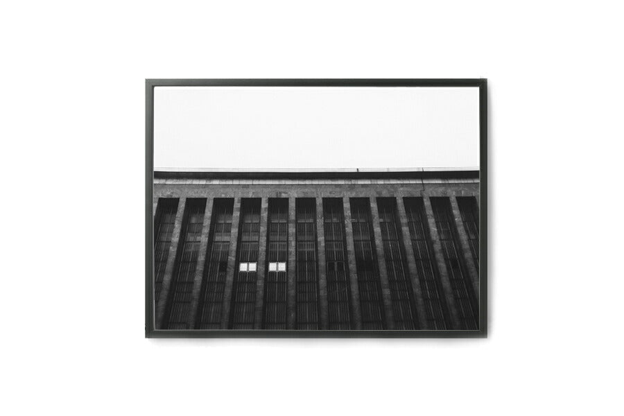 「CocoLapineDesign」はベルギーの女性デザイナー2人によって立ち上げられたブランドです。インテリアデザインに強い情熱を持った彼女達の世界観が表現されたアートプリントは、ヴィンテージやクラシックインテリアなどにも合う落ち着いた深みのある色合いです。