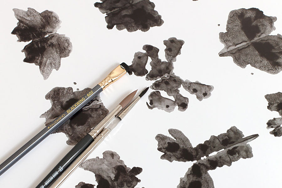 「CocoLapineDesign」はベルギーの女性デザイナー2人によって立ち上げられたブランドです。インテリアデザインに強い情熱を持った彼女達の世界観が表現されたアートプリントは、ヴィンテージやクラシックインテリアなどにも合う落ち着いた深みのある色合いです。