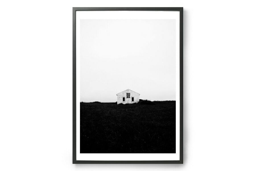 「CocoLapineDesign」はベルギーの女性デザイナー2人によって立ち上げられたブランドです。インテリアデザインに強い情熱を持った彼女達の世界観が表現されたアートプリントは、ヴィンテージやクラシックインテリアなどにも合う落ち着いた深みのある色合いです。