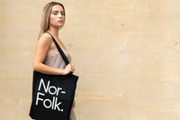「Nor-Folk」はイギリスに住む夫婦が、子育てを楽しもうと考えて立ち上げたブランドです。シンプルでモノトーンな雰囲気が魅力的。可愛らしくてユニークなデザインなのでお祝いのプレゼントにも最適です。