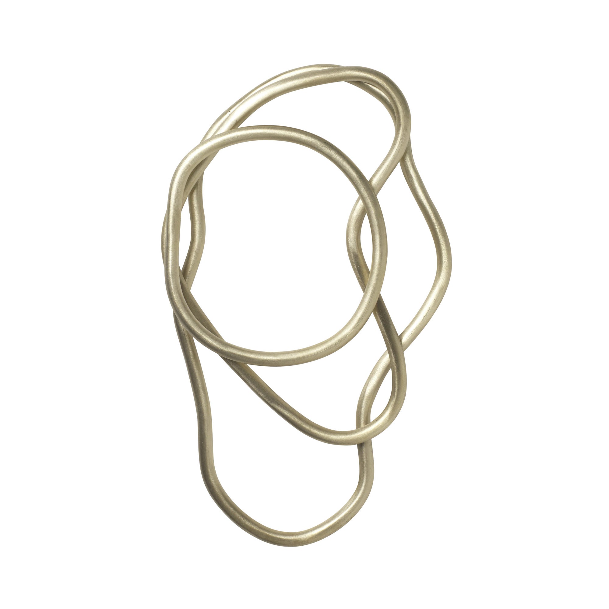 Ferm Living（ファームリビング）は、人生の対比を意識しながら、期待や夢の中で快適さと意味を追い求め、真の価値を感じられる空間を提供することを目指しています。デザインへの情熱と、環境や社会に配慮した責任ある選択を大切にし、誠実で心地よい製品や環境づくりに取り組んでいます。デンマーク・コペンハーゲンを拠点に、世界中の職人と協働し、スカンジナビアの思想と世界の技術・伝統を融合。柔らかなフォルムや豊かなテクスチャー、意外性のあるディテールを特徴とするコレクションは、洗練された美しさの中にも驚きと温かみをもたらします。素材選びから製造、配送まで持続可能性を意識し、より良い未来へ向けた選択を後押しします。家具、アクセサリー、照明を通じて、あなたらしく心地よい空間づくりをサポートします。