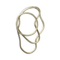 Ferm Living（ファームリビング）は、人生の対比を意識しながら、期待や夢の中で快適さと意味を追い求め、真の価値を感じられる空間を提供することを目指しています。デザインへの情熱と、環境や社会に配慮した責任ある選択を大切にし、誠実で心地よい製品や環境づくりに取り組んでいます。デンマーク・コペンハーゲンを拠点に、世界中の職人と協働し、スカンジナビアの思想と世界の技術・伝統を融合。柔らかなフォルムや豊かなテクスチャー、意外性のあるディテールを特徴とするコレクションは、洗練された美しさの中にも驚きと温かみをもたらします。素材選びから製造、配送まで持続可能性を意識し、より良い未来へ向けた選択を後押しします。家具、アクセサリー、照明を通じて、あなたらしく心地よい空間づくりをサポートします。