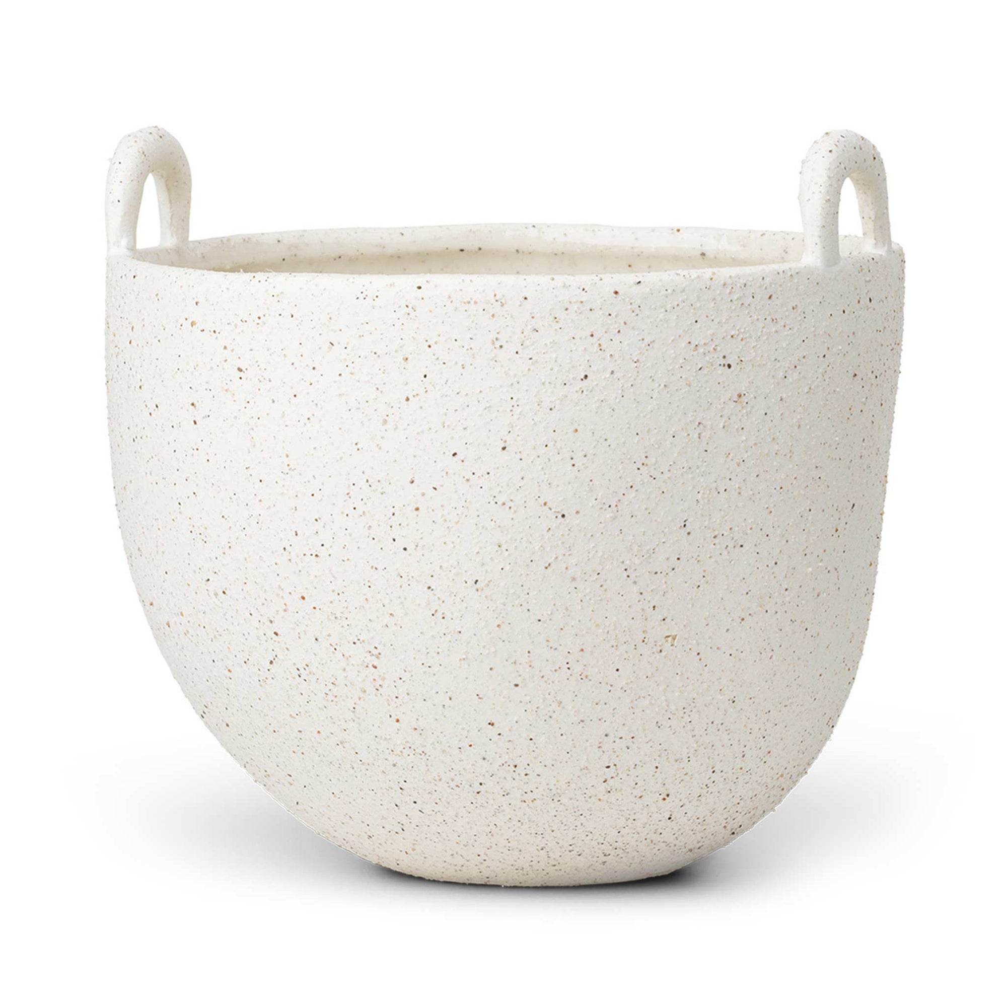 Ferm Living（ファームリビング）は、人生の対比を意識しながら、期待や夢の中で快適さと意味を追い求め、真の価値を感じられる空間を提供することを目指しています。デザインへの情熱と、環境や社会に配慮した責任ある選択を大切にし、誠実で心地よい製品や環境づくりに取り組んでいます。デンマーク・コペンハーゲンを拠点に、世界中の職人と協働し、スカンジナビアの思想と世界の技術・伝統を融合。柔らかなフォルムや豊かなテクスチャー、意外性のあるディテールを特徴とするコレクションは、洗練された美しさの中にも驚きと温かみをもたらします。素材選びから製造、配送まで持続可能性を意識し、より良い未来へ向けた選択を後押しします。家具、アクセサリー、照明を通じて、あなたらしく心地よい空間づくりをサポートします。