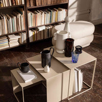 Ferm Living（ファームリビング）は、人生の対比を意識しながら、期待や夢の中で快適さと意味を追い求め、真の価値を感じられる空間を提供することを目指しています。デザインへの情熱と、環境や社会に配慮した責任ある選択を大切にし、誠実で心地よい製品や環境づくりに取り組んでいます。デンマーク・コペンハーゲンを拠点に、世界中の職人と協働し、スカンジナビアの思想と世界の技術・伝統を融合。柔らかなフォルムや豊かなテクスチャー、意外性のあるディテールを特徴とするコレクションは、洗練された美しさの中にも驚きと温かみをもたらします。素材選びから製造、配送まで持続可能性を意識し、より良い未来へ向けた選択を後押しします。家具、アクセサリー、照明を通じて、あなたらしく心地よい空間づくりをサポートします。