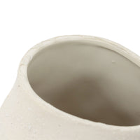 Ferm Living（ファームリビング）は、人生の対比を意識しながら、期待や夢の中で快適さと意味を追い求め、真の価値を感じられる空間を提供することを目指しています。デザインへの情熱と、環境や社会に配慮した責任ある選択を大切にし、誠実で心地よい製品や環境づくりに取り組んでいます。デンマーク・コペンハーゲンを拠点に、世界中の職人と協働し、スカンジナビアの思想と世界の技術・伝統を融合。柔らかなフォルムや豊かなテクスチャー、意外性のあるディテールを特徴とするコレクションは、洗練された美しさの中にも驚きと温かみをもたらします。素材選びから製造、配送まで持続可能性を意識し、より良い未来へ向けた選択を後押しします。家具、アクセサリー、照明を通じて、あなたらしく心地よい空間づくりをサポートします。