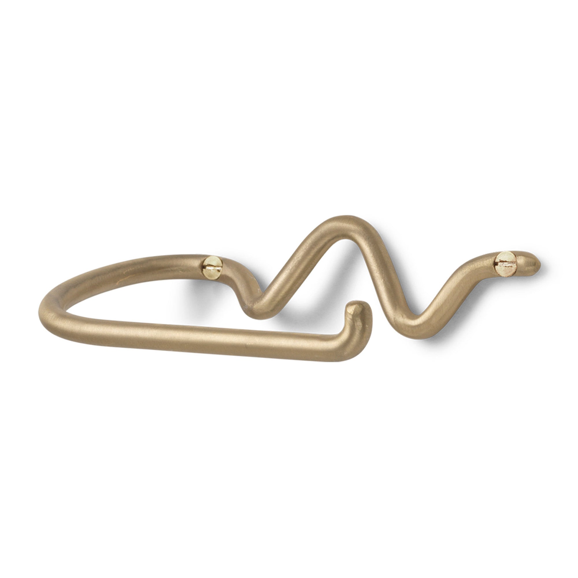 Ferm Living（ファームリビング）は、人生の対比を意識しながら、期待や夢の中で快適さと意味を追い求め、真の価値を感じられる空間を提供することを目指しています。デザインへの情熱と、環境や社会に配慮した責任ある選択を大切にし、誠実で心地よい製品や環境づくりに取り組んでいます。デンマーク・コペンハーゲンを拠点に、世界中の職人と協働し、スカンジナビアの思想と世界の技術・伝統を融合。柔らかなフォルムや豊かなテクスチャー、意外性のあるディテールを特徴とするコレクションは、洗練された美しさの中にも驚きと温かみをもたらします。素材選びから製造、配送まで持続可能性を意識し、より良い未来へ向けた選択を後押しします。家具、アクセサリー、照明を通じて、あなたらしく心地よい空間づくりをサポートします。