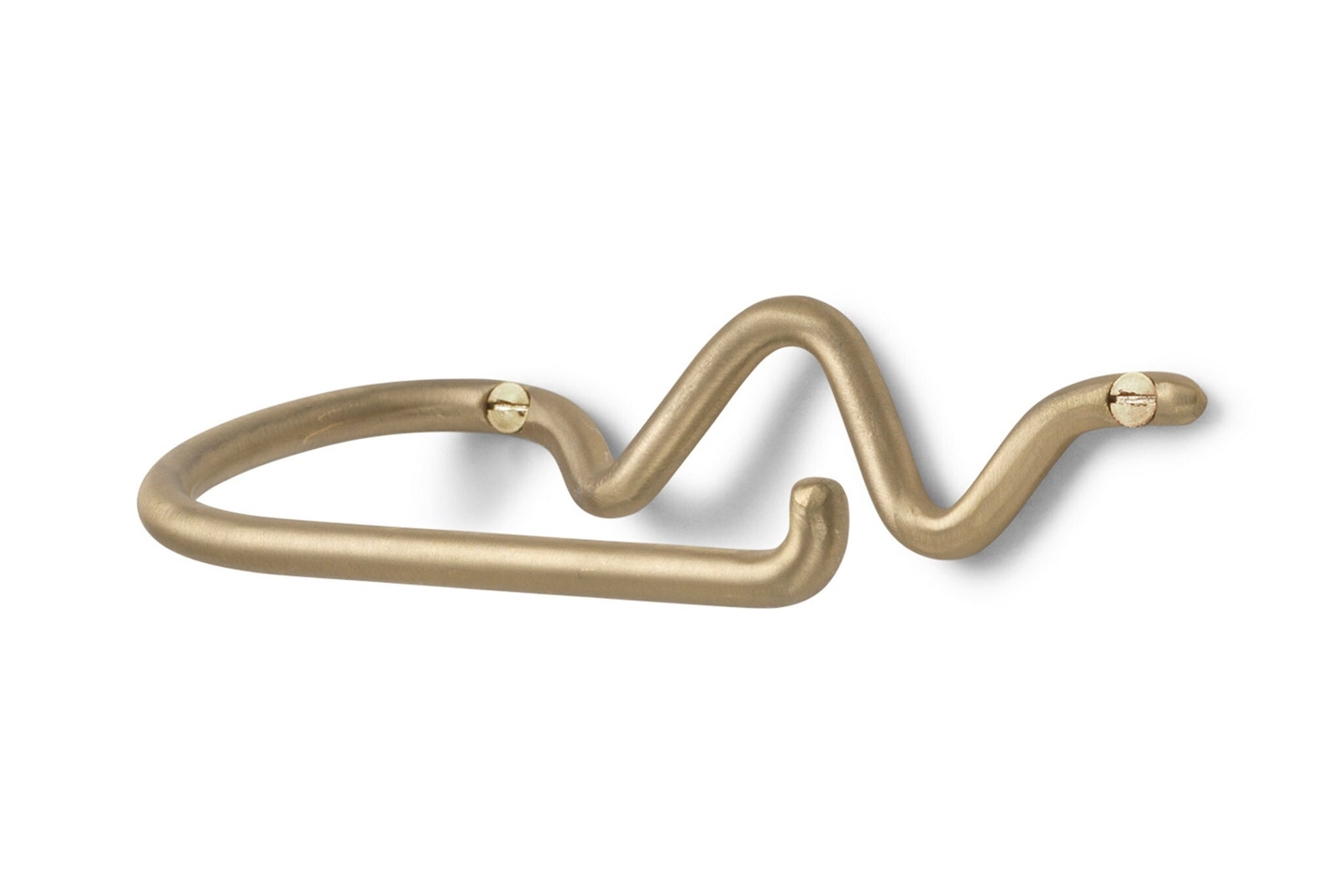 "ferm LIVING"の製品は毎日の生活がきっと楽しくなる物ばかり。それは壁紙だったり、キッチン用品、バス用品、リビング雑貨、またオフィス用品など沢山のコレクションがあり、オーガニックコットンや木材、磁気、金属など多くの拘った材質で、シンプルな材質から職人によって長く使える物へと変えて行きます。デザインはデンマークの伝統に基づいた美しい物。ロゴの鳥はデンマークの伝統を守って生きたいという思いが込められています。