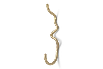 "ferm LIVING"の製品は毎日の生活がきっと楽しくなる物ばかり。それは壁紙だったり、キッチン用品、バス用品、リビング雑貨、またオフィス用品など沢山のコレクションがあり、オーガニックコットンや木材、磁気、金属など多くの拘った材質で、シンプルな材質から職人によって長く使える物へと変えて行きます。デザインはデンマークの伝統に基づいた美しい物。ロゴの鳥はデンマークの伝統を守って生きたいという思いが込められています。