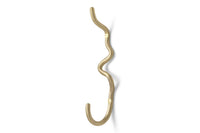 "ferm LIVING"の製品は毎日の生活がきっと楽しくなる物ばかり。それは壁紙だったり、キッチン用品、バス用品、リビング雑貨、またオフィス用品など沢山のコレクションがあり、オーガニックコットンや木材、磁気、金属など多くの拘った材質で、シンプルな材質から職人によって長く使える物へと変えて行きます。デザインはデンマークの伝統に基づいた美しい物。ロゴの鳥はデンマークの伝統を守って生きたいという思いが込められています。