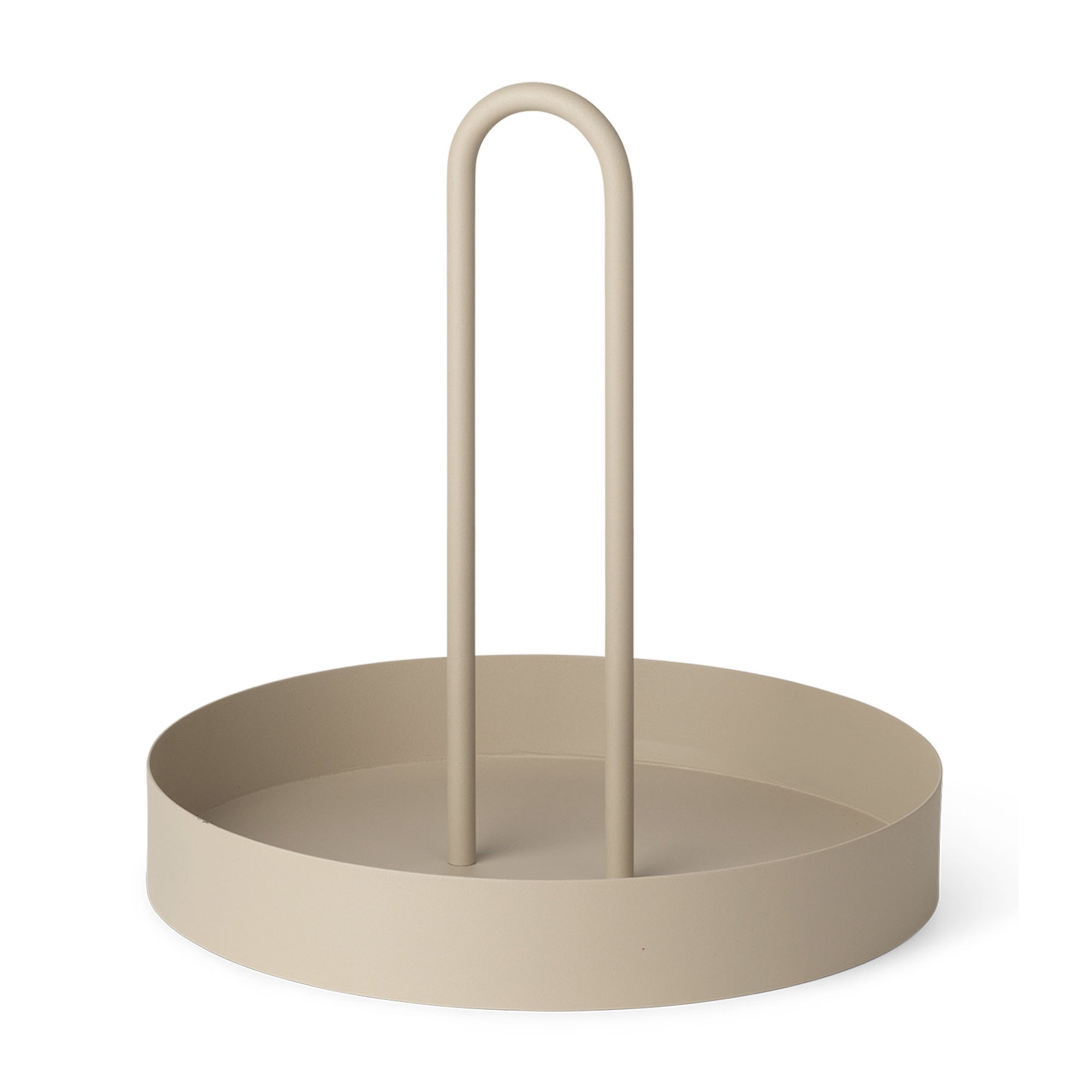 Ferm Living（ファームリビング）は、人生の対比を意識しながら、期待や夢の中で快適さと意味を追い求め、真の価値を感じられる空間を提供することを目指しています。デザインへの情熱と、環境や社会に配慮した責任ある選択を大切にし、誠実で心地よい製品や環境づくりに取り組んでいます。デンマーク・コペンハーゲンを拠点に、世界中の職人と協働し、スカンジナビアの思想と世界の技術・伝統を融合。柔らかなフォルムや豊かなテクスチャー、意外性のあるディテールを特徴とするコレクションは、洗練された美しさの中にも驚きと温かみをもたらします。素材選びから製造、配送まで持続可能性を意識し、より良い未来へ向けた選択を後押しします。家具、アクセサリー、照明を通じて、あなたらしく心地よい空間づくりをサポートします。