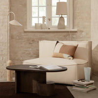 Ferm Living（ファームリビング）は、人生の対比を意識しながら、期待や夢の中で快適さと意味を追い求め、真の価値を感じられる空間を提供することを目指しています。デザインへの情熱と、環境や社会に配慮した責任ある選択を大切にし、誠実で心地よい製品や環境づくりに取り組んでいます。デンマーク・コペンハーゲンを拠点に、世界中の職人と協働し、スカンジナビアの思想と世界の技術・伝統を融合。柔らかなフォルムや豊かなテクスチャー、意外性のあるディテールを特徴とするコレクションは、洗練された美しさの中にも驚きと温かみをもたらします。素材選びから製造、配送まで持続可能性を意識し、より良い未来へ向けた選択を後押しします。家具、アクセサリー、照明を通じて、あなたらしく心地よい空間づくりをサポートします。