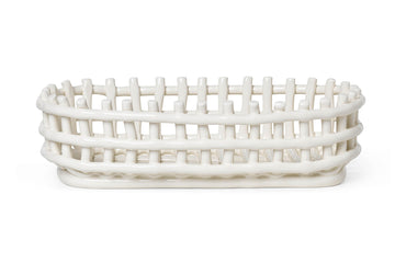 "ferm LIVING"の製品は毎日の生活がきっと楽しくなる物ばかり。それは壁紙だったり、キッチン用品、バス用品、リビング雑貨、またオフィス用品など沢山のコレクションがあり、オーガニックコットンや木材、磁気、金属など多くの拘った材質で、シンプルな材質から職人によって長く使える物へと変えて行きます。デザインはデンマークの伝統に基づいた美しい物。ロゴの鳥はデンマークの伝統を守って生きたいという思いが込められています。