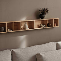 Ferm Living（ファームリビング）は、人生の対比を意識しながら、期待や夢の中で快適さと意味を追い求め、真の価値を感じられる空間を提供することを目指しています。デザインへの情熱と、環境や社会に配慮した責任ある選択を大切にし、誠実で心地よい製品や環境づくりに取り組んでいます。デンマーク・コペンハーゲンを拠点に、世界中の職人と協働し、スカンジナビアの思想と世界の技術・伝統を融合。柔らかなフォルムや豊かなテクスチャー、意外性のあるディテールを特徴とするコレクションは、洗練された美しさの中にも驚きと温かみをもたらします。素材選びから製造、配送まで持続可能性を意識し、より良い未来へ向けた選択を後押しします。家具、アクセサリー、照明を通じて、あなたらしく心地よい空間づくりをサポートします。