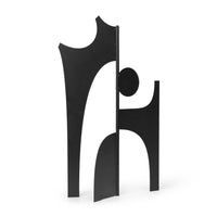 Ferm Living（ファームリビング）は、人生の対比を意識しながら、期待や夢の中で快適さと意味を追い求め、真の価値を感じられる空間を提供することを目指しています。デザインへの情熱と、環境や社会に配慮した責任ある選択を大切にし、誠実で心地よい製品や環境づくりに取り組んでいます。デンマーク・コペンハーゲンを拠点に、世界中の職人と協働し、スカンジナビアの思想と世界の技術・伝統を融合。柔らかなフォルムや豊かなテクスチャー、意外性のあるディテールを特徴とするコレクションは、洗練された美しさの中にも驚きと温かみをもたらします。素材選びから製造、配送まで持続可能性を意識し、より良い未来へ向けた選択を後押しします。家具、アクセサリー、照明を通じて、あなたらしく心地よい空間づくりをサポートします。