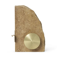 Ferm Living（ファームリビング）は、人生の対比を意識しながら、期待や夢の中で快適さと意味を追い求め、真の価値を感じられる空間を提供することを目指しています。デザインへの情熱と、環境や社会に配慮した責任ある選択を大切にし、誠実で心地よい製品や環境づくりに取り組んでいます。デンマーク・コペンハーゲンを拠点に、世界中の職人と協働し、スカンジナビアの思想と世界の技術・伝統を融合。柔らかなフォルムや豊かなテクスチャー、意外性のあるディテールを特徴とするコレクションは、洗練された美しさの中にも驚きと温かみをもたらします。素材選びから製造、配送まで持続可能性を意識し、より良い未来へ向けた選択を後押しします。家具、アクセサリー、照明を通じて、あなたらしく心地よい空間づくりをサポートします。