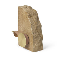 Ferm Living（ファームリビング）は、人生の対比を意識しながら、期待や夢の中で快適さと意味を追い求め、真の価値を感じられる空間を提供することを目指しています。デザインへの情熱と、環境や社会に配慮した責任ある選択を大切にし、誠実で心地よい製品や環境づくりに取り組んでいます。デンマーク・コペンハーゲンを拠点に、世界中の職人と協働し、スカンジナビアの思想と世界の技術・伝統を融合。柔らかなフォルムや豊かなテクスチャー、意外性のあるディテールを特徴とするコレクションは、洗練された美しさの中にも驚きと温かみをもたらします。素材選びから製造、配送まで持続可能性を意識し、より良い未来へ向けた選択を後押しします。家具、アクセサリー、照明を通じて、あなたらしく心地よい空間づくりをサポートします。