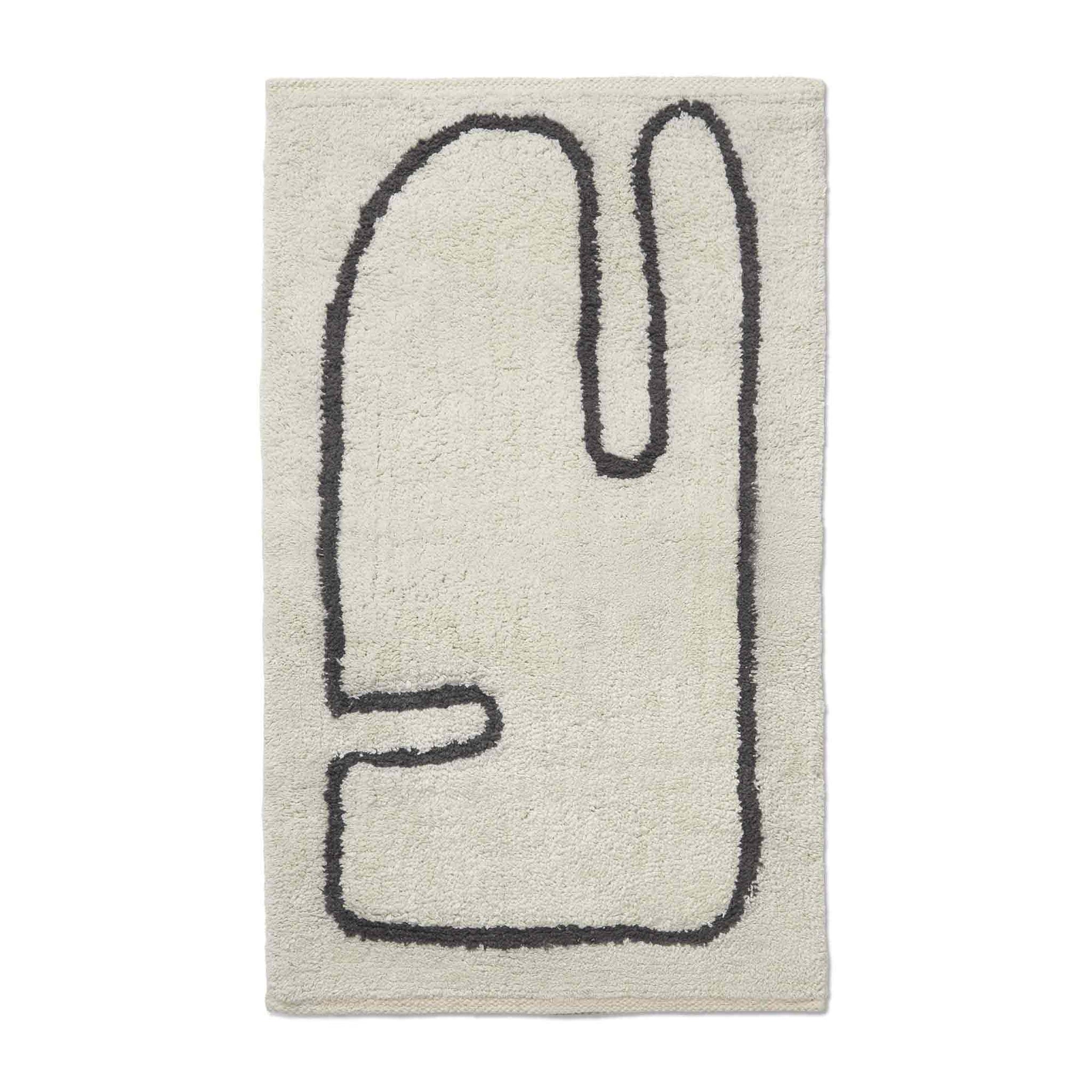 Ferm Living（ファームリビング）は、人生の対比を意識しながら、期待や夢の中で快適さと意味を追い求め、真の価値を感じられる空間を提供することを目指しています。デザインへの情熱と、環境や社会に配慮した責任ある選択を大切にし、誠実で心地よい製品や環境づくりに取り組んでいます。デンマーク・コペンハーゲンを拠点に、世界中の職人と協働し、スカンジナビアの思想と世界の技術・伝統を融合。柔らかなフォルムや豊かなテクスチャー、意外性のあるディテールを特徴とするコレクションは、洗練された美しさの中にも驚きと温かみをもたらします。素材選びから製造、配送まで持続可能性を意識し、より良い未来へ向けた選択を後押しします。家具、アクセサリー、照明を通じて、あなたらしく心地よい空間づくりをサポートします。