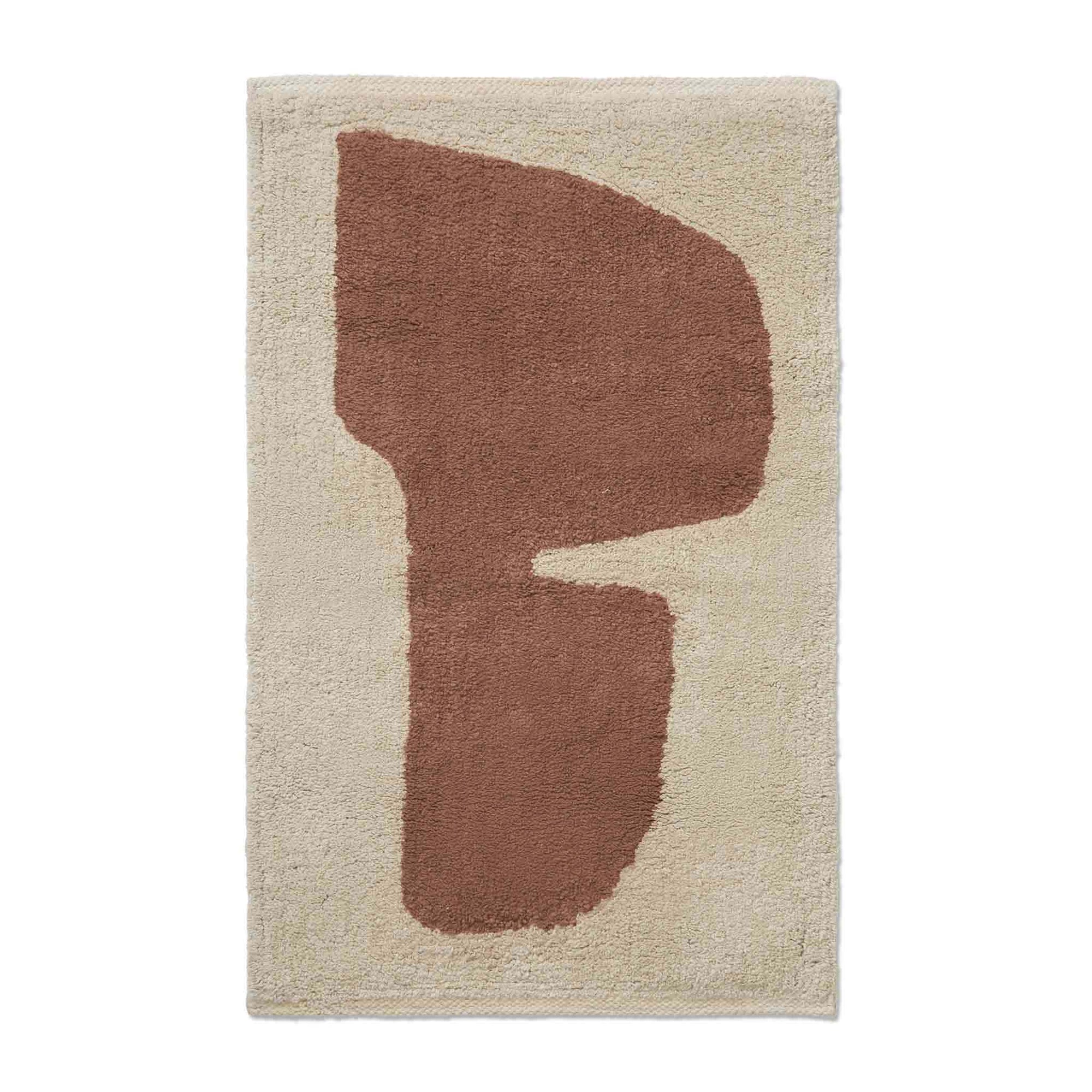 Ferm Living（ファームリビング）は、人生の対比を意識しながら、期待や夢の中で快適さと意味を追い求め、真の価値を感じられる空間を提供することを目指しています。デザインへの情熱と、環境や社会に配慮した責任ある選択を大切にし、誠実で心地よい製品や環境づくりに取り組んでいます。デンマーク・コペンハーゲンを拠点に、世界中の職人と協働し、スカンジナビアの思想と世界の技術・伝統を融合。柔らかなフォルムや豊かなテクスチャー、意外性のあるディテールを特徴とするコレクションは、洗練された美しさの中にも驚きと温かみをもたらします。素材選びから製造、配送まで持続可能性を意識し、より良い未来へ向けた選択を後押しします。家具、アクセサリー、照明を通じて、あなたらしく心地よい空間づくりをサポートします。