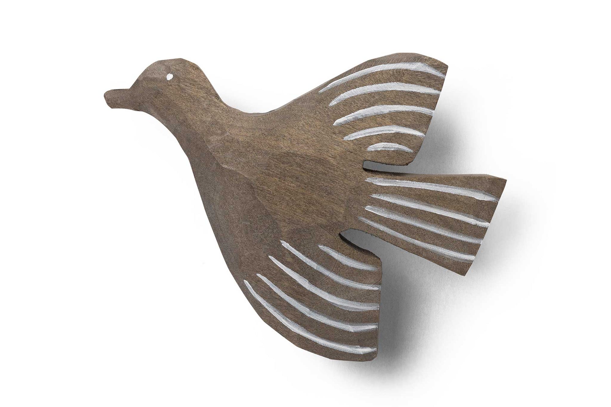 ファームリビングは、人生の対比を意識しながら、期待と夢の中で意味や快適さを追い求め、真の価値を感じる場所と自分らしさを実現できる空間を提供することを目指しています。デザインへの情熱と責任ある選択へのコミットメントから生まれた、誠実で心地よい製品や環境づくりを大切にしています。デンマーク・コペンハーゲンを拠点に、世界中の職人と協力し、スカンジナビアの考え方と世界の技術や伝統を融合させた製品を提供しています。柔らかなフォルム、豊かなテクスチャー、そして驚きのあるディテールで構成され、洗練された雰囲気の中にも意外性を感じさせるアイテムを揃えています。素材や製造過程から配送に至るまで、持続可能な未来を形作るために挑戦を続け、より責任ある選択をしやすくしています。ファームリビングは家具、アクセサリー、照明を通じ、あなた自身が心地よく感じる空間を作り出すお手伝いをします。